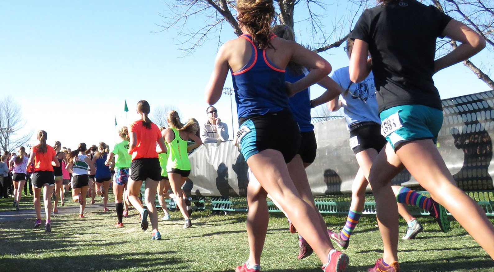 group of participants running a marathon