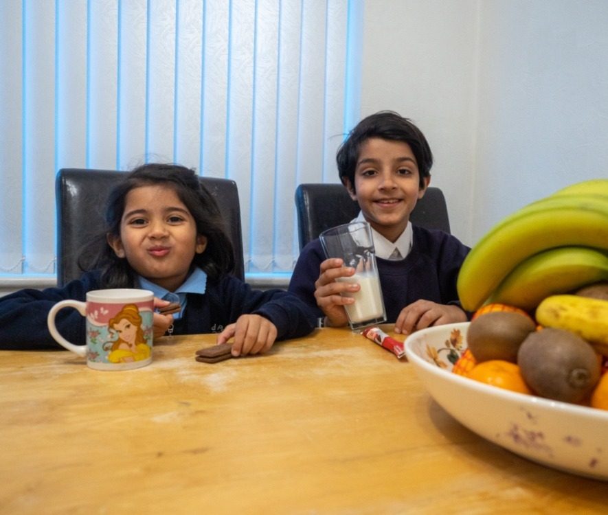 Children eating breakfast before school.